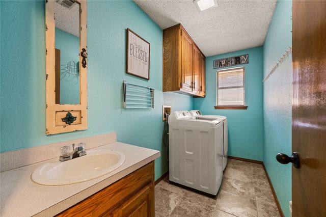 517 Highland Park Drive, Hurst, TX 76054