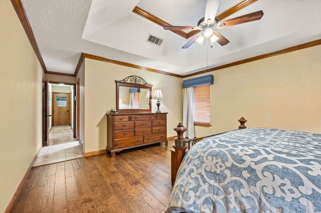 517 Highland Park Drive, Hurst, TX 76054