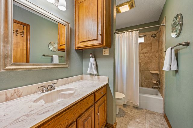 517 Highland Park Drive, Hurst, TX 76054