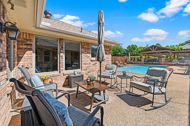 517 Highland Park Drive, Hurst, TX 76054