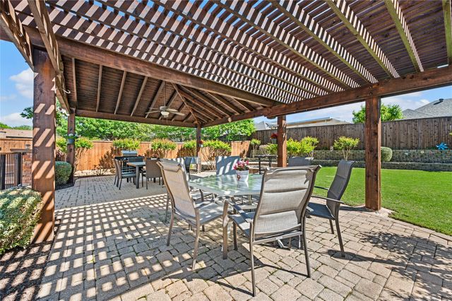 517 Highland Park Drive, Hurst, TX 76054