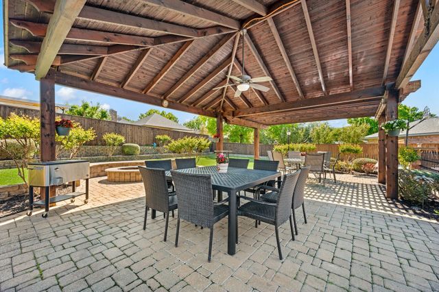 517 Highland Park Drive, Hurst, TX 76054