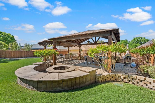 517 Highland Park Drive, Hurst, TX 76054