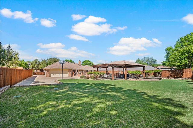 517 Highland Park Drive, Hurst, TX 76054