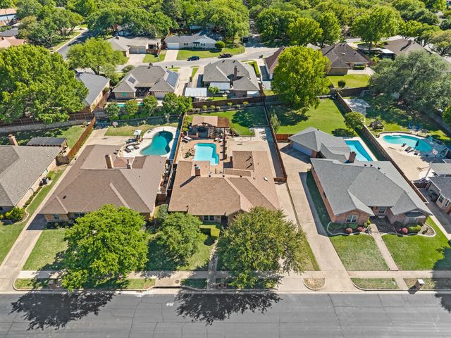 517 Highland Park Drive, Hurst, TX 76054