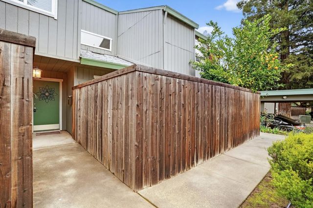 5239 Lake Knoll Ln, Fair Oaks, CA 95628