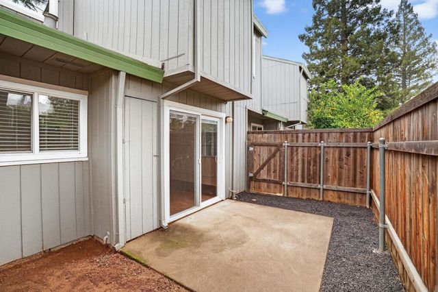 5239 Lake Knoll Ln, Fair Oaks, CA 95628