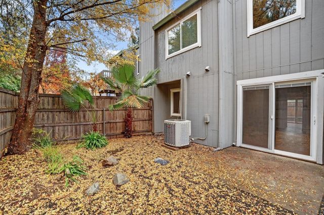 5239 Lake Knoll Ln, Fair Oaks, CA 95628