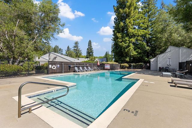 5239 Lake Knoll Ln, Fair Oaks, CA 95628
