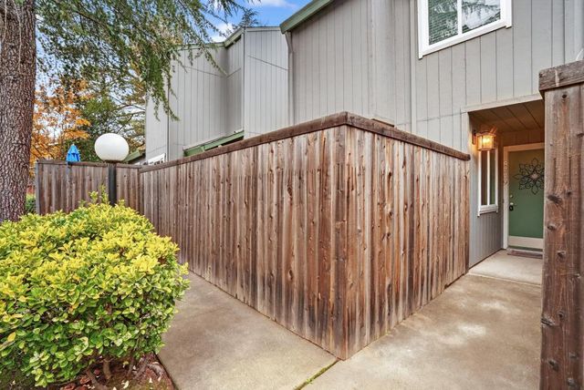 5239 Lake Knoll Ln, Fair Oaks, CA 95628