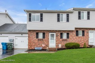 6 Osprey Court, Howell, NJ 07731