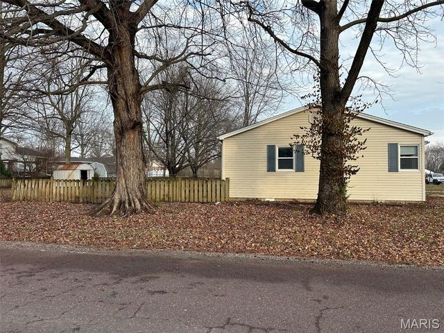 1601 Foster Drive, Belleville, IL 62226