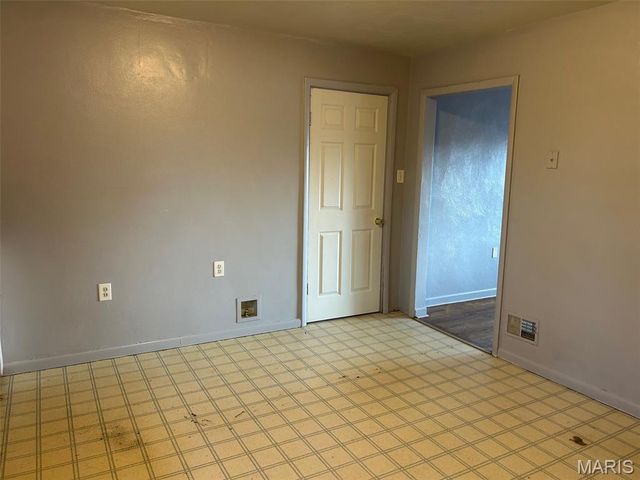 1601 Foster Drive, Belleville, IL 62226