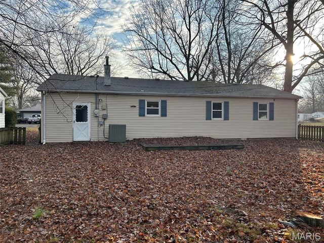 1601 Foster Drive, Belleville, IL 62226