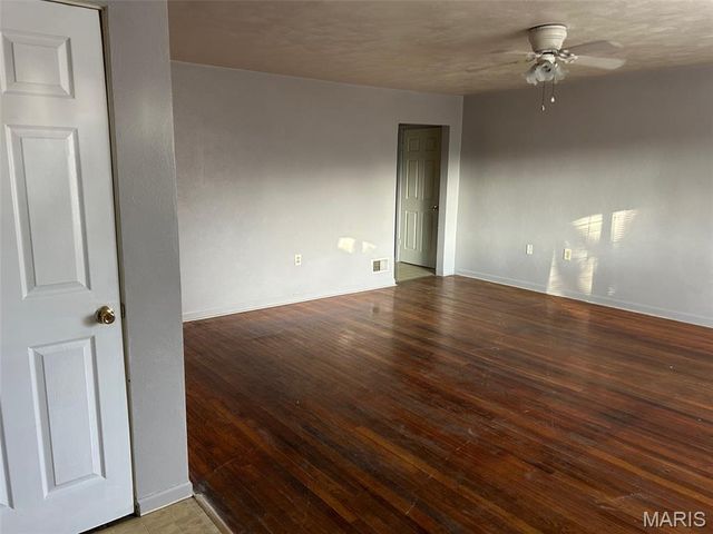 1601 Foster Drive, Belleville, IL 62226