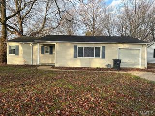 1601 Foster Drive, Belleville, IL 62226