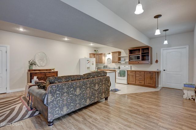 3541 Lusk Drive, Neosho, MO 64850