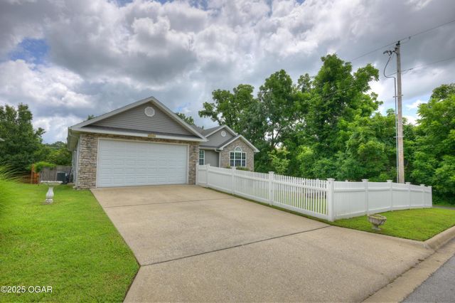 3541 Lusk Drive, Neosho, MO 64850
