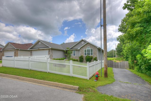 3541 Lusk Drive, Neosho, MO 64850