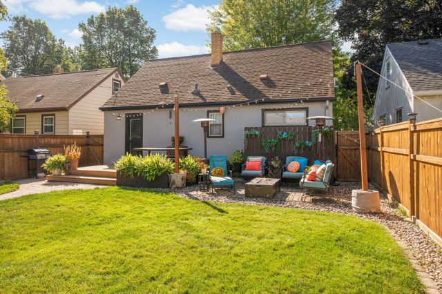 2027 Thure Avenue, Saint Paul, MN 55116