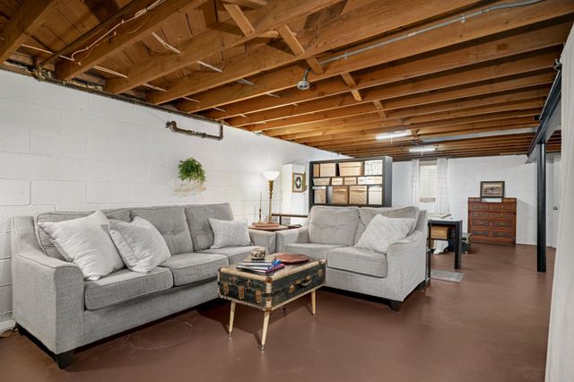 2027 Thure Avenue, Saint Paul, MN 55116