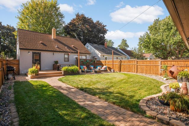 2027 Thure Avenue, Saint Paul, MN 55116