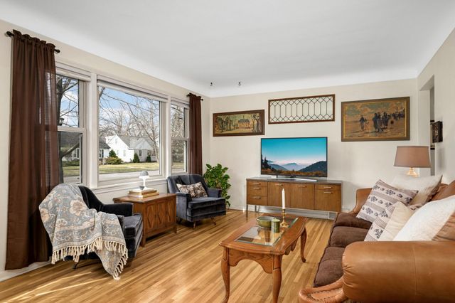 2027 Thure Avenue, Saint Paul, MN 55116