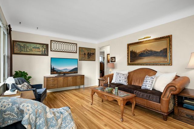 2027 Thure Avenue, Saint Paul, MN 55116