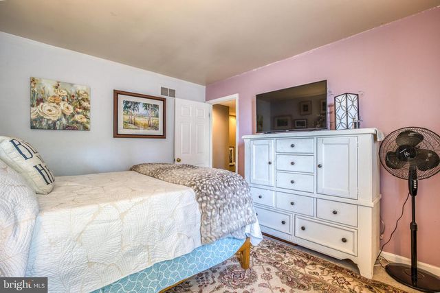 3 LAURELGATE PL, Millersville, PA 17551