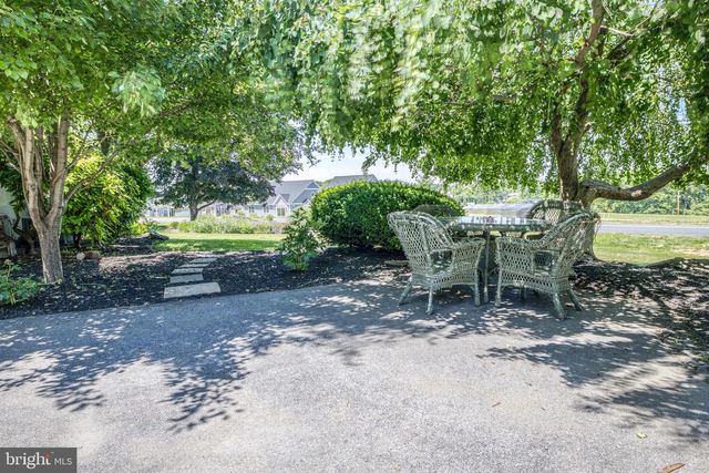 3 LAURELGATE PL, Millersville, PA 17551