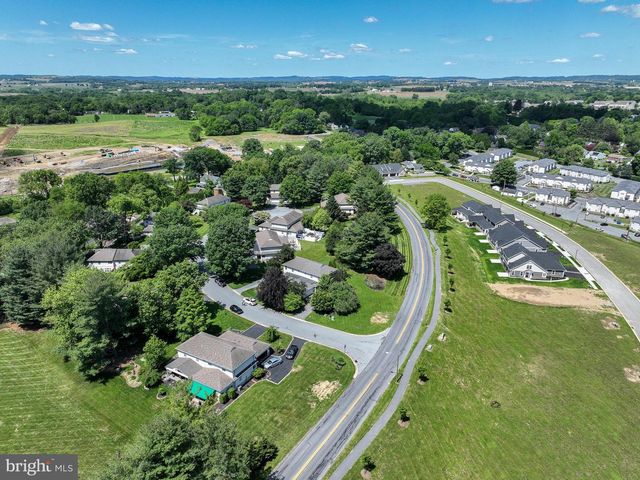 3 LAURELGATE PL, Millersville, PA 17551