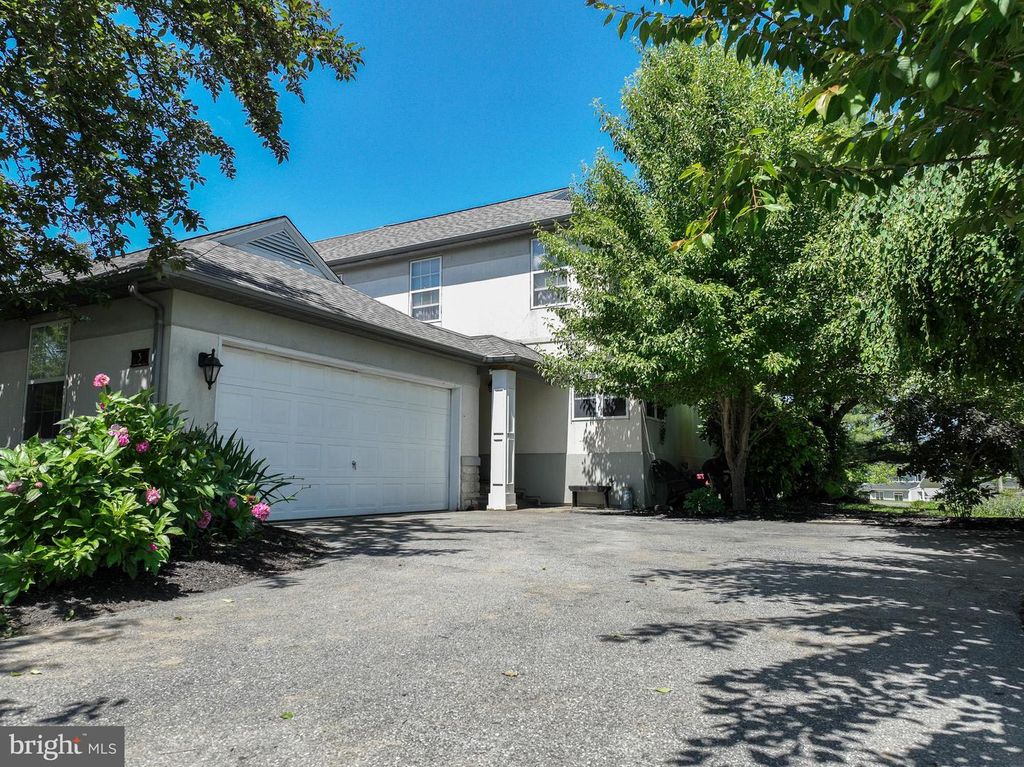 3 LAURELGATE PL, Millersville, PA 17551