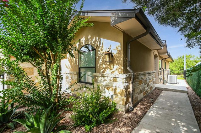 416 Hi CIR W B, Horseshoe Bay, TX 78657