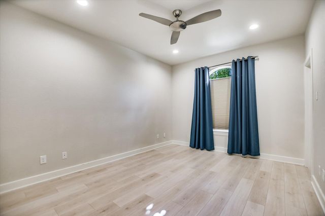 416 Hi CIR W B, Horseshoe Bay, TX 78657