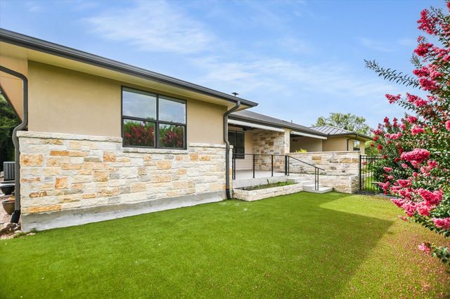 416 Hi CIR W B, Horseshoe Bay, TX 78657