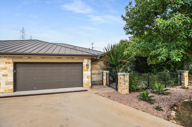 416 Hi CIR W B, Horseshoe Bay, TX 78657