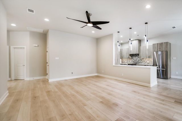 416 Hi CIR W B, Horseshoe Bay, TX 78657