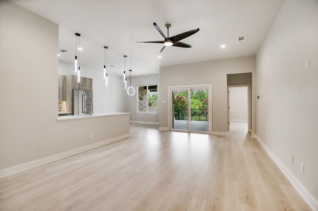 416 Hi CIR W B, Horseshoe Bay, TX 78657