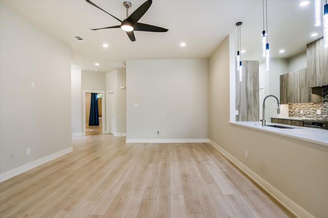 416 Hi CIR W B, Horseshoe Bay, TX 78657