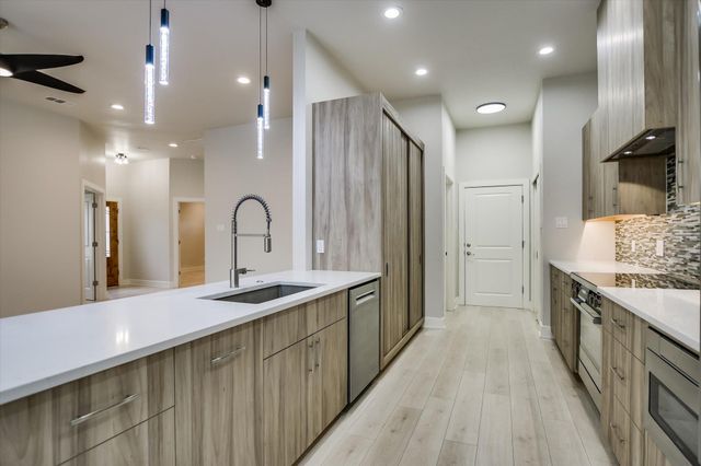 416 Hi CIR W B, Horseshoe Bay, TX 78657