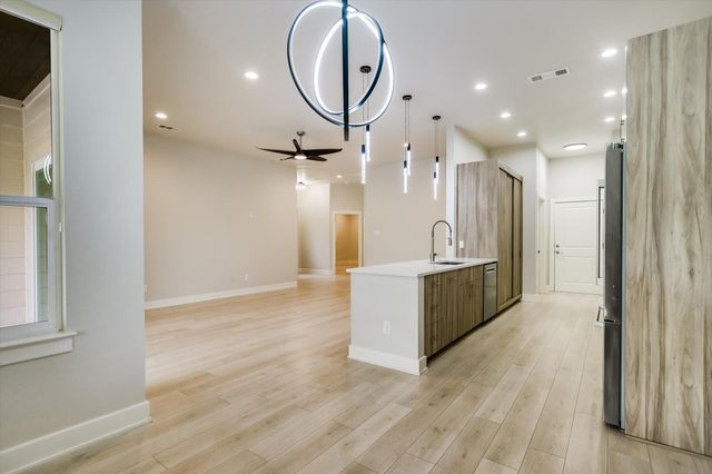 416 Hi CIR W B, Horseshoe Bay, TX 78657