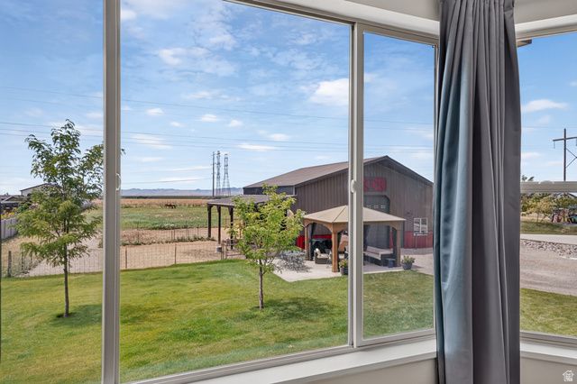 1672 EQUESTRIAN PARK WAY, Kaysville, UT 84037