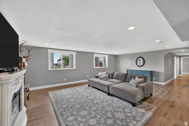 1672 EQUESTRIAN PARK WAY, Kaysville, UT 84037