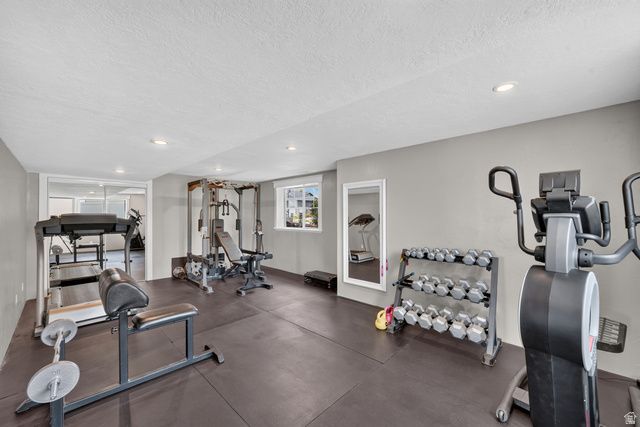 1672 EQUESTRIAN PARK WAY, Kaysville, UT 84037
