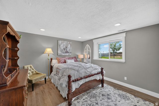 1672 EQUESTRIAN PARK WAY, Kaysville, UT 84037