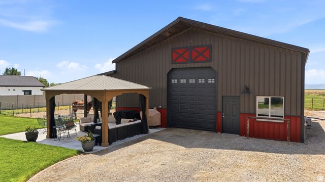 1672 EQUESTRIAN PARK WAY, Kaysville, UT 84037