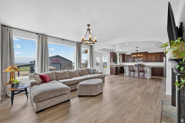 1672 EQUESTRIAN PARK WAY, Kaysville, UT 84037