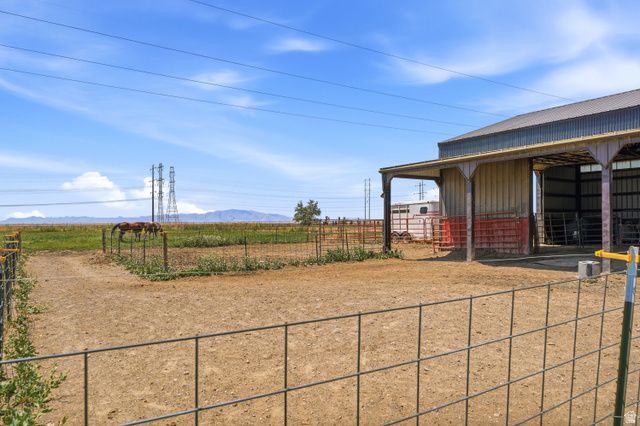 1672 EQUESTRIAN PARK WAY, Kaysville, UT 84037