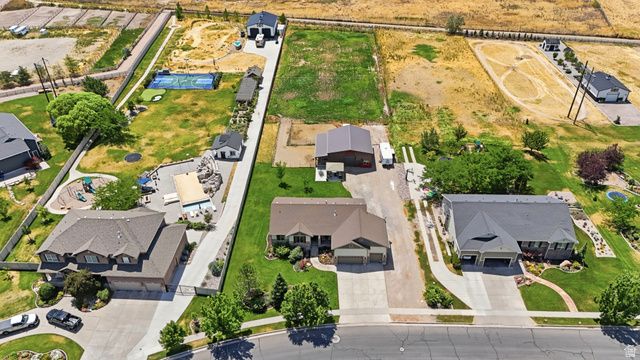 1672 EQUESTRIAN PARK WAY, Kaysville, UT 84037