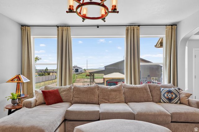 1672 EQUESTRIAN PARK WAY, Kaysville, UT 84037